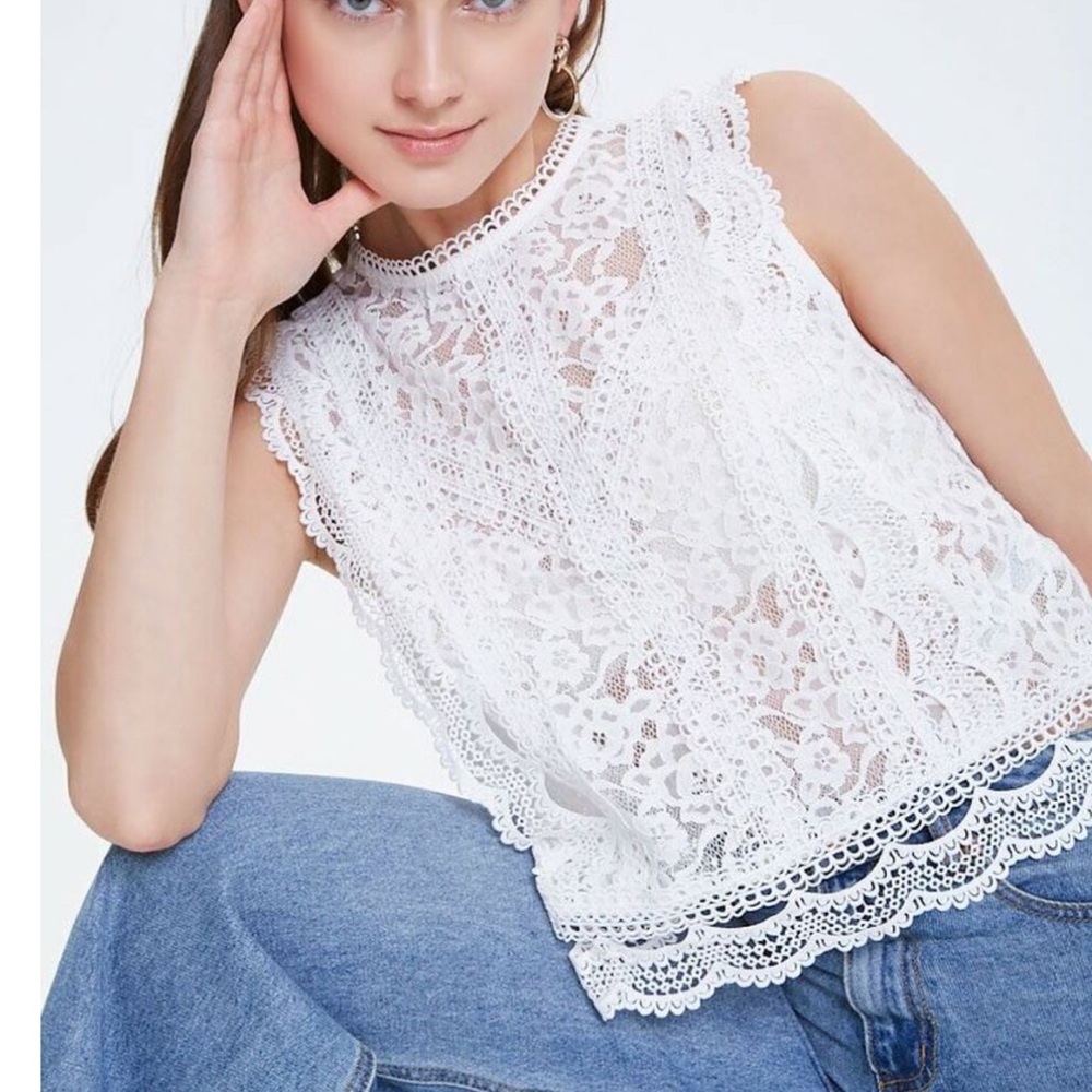 NWT lace  crop top white